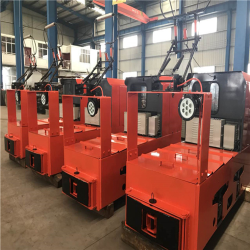 華礦重工一批架線電機(jī)車(chē)發(fā)往榆林